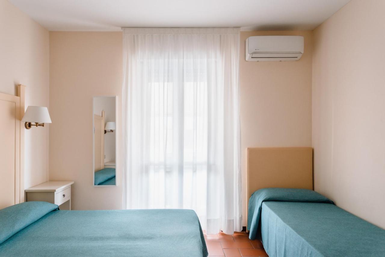 Hotel Milton マリーナ・ディ・ピエトラサンタ エクステリア 写真